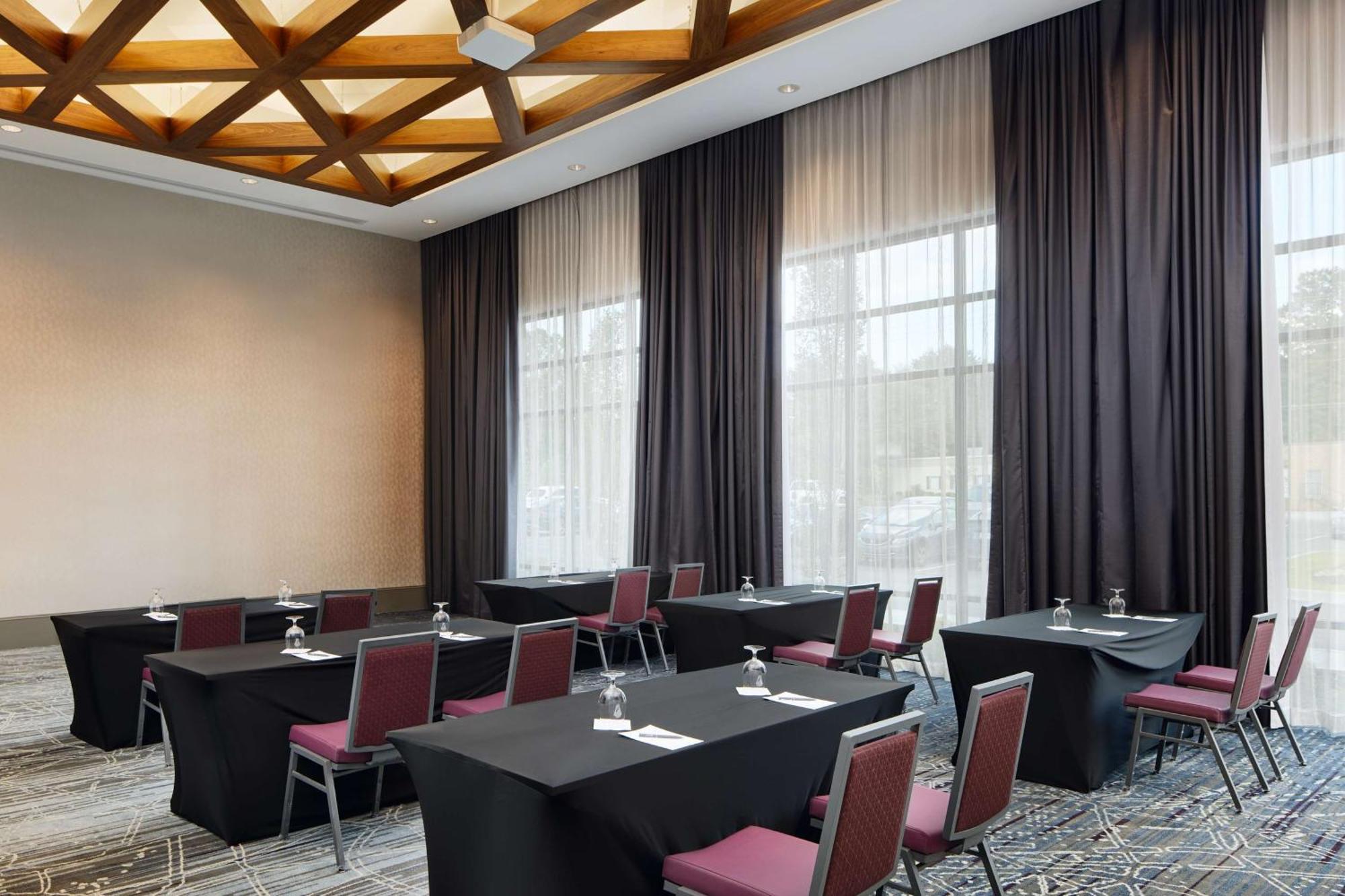 Embassy Suites By Hilton Atlanta Airport North Hapeville エクステリア 写真