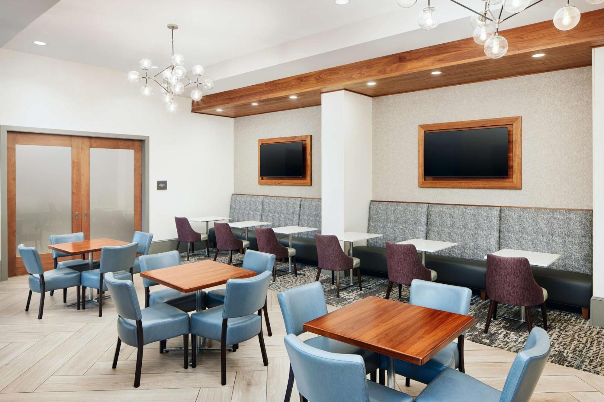 Embassy Suites By Hilton Atlanta Airport North Hapeville エクステリア 写真